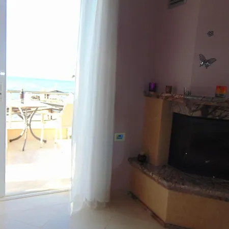 아파트 Comfy Beachfront Litinas Casa With Seaview 하니아
