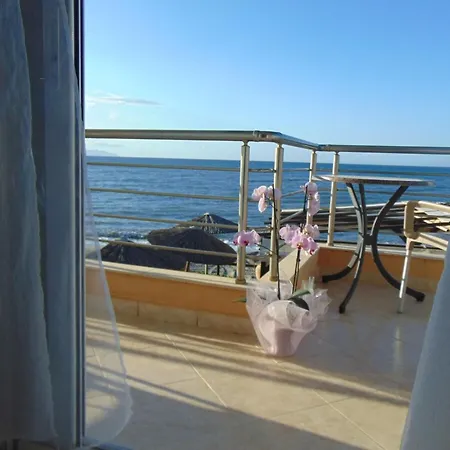 Apartman Comfy Beachfront Litinas Casa With Seaview Hriszí Aktí Haniá