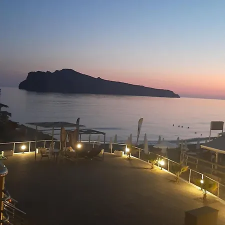 Comfy Beachfront Litinas Casa With Seaview 아파트