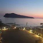Comfy Beachfront Litinas Casa With Seaview Apartment