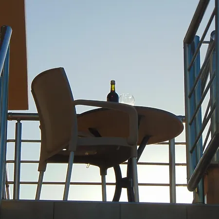 شقة Comfy Beachfront Litinas Casa With Seaview