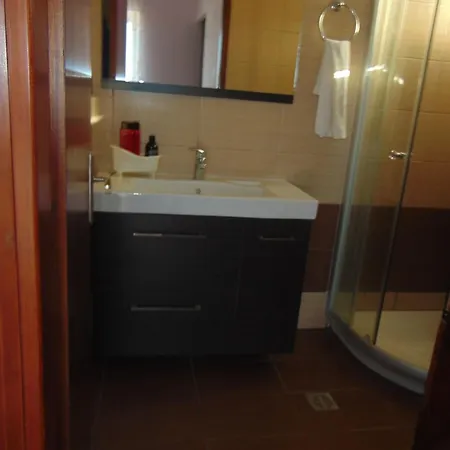 Comfy Beachfront Litinas Casa With Seaview شقة *