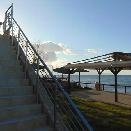 Comfy Beachfront Litinas Casa With Seaview * خانيا