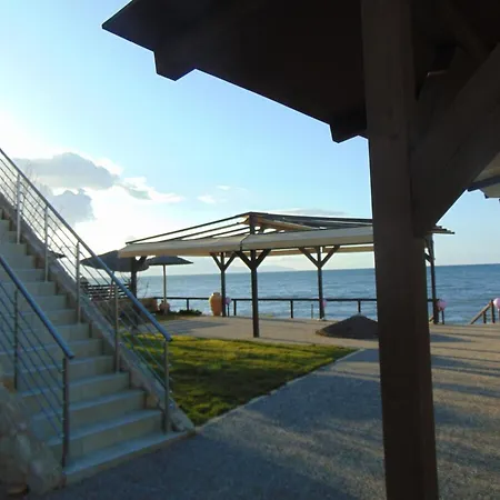 شقة Comfy Beachfront Litinas Casa With Seaview *