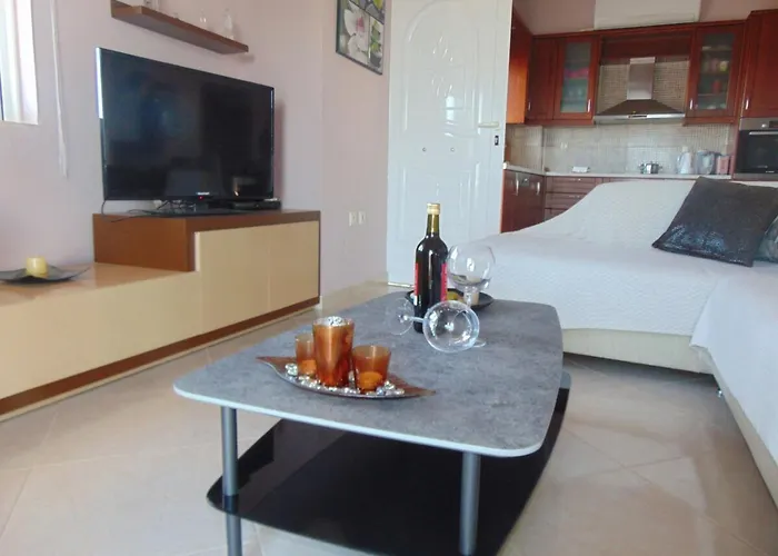 Comfy Beachfront Litinas Casa With Seaview *